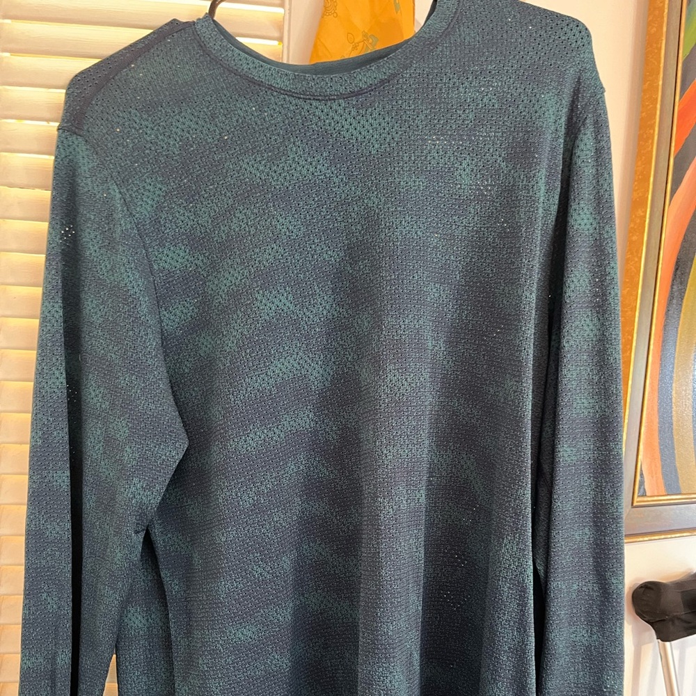Long sleeve lululemon breathable shirt